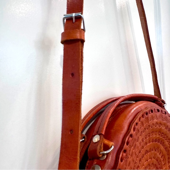 BOHO BROWN ROUND FRINGED LEATHER CROSSBODY BAG DESIGNED WITH FRINGES BRAND NEW - Picture 4 of 10
